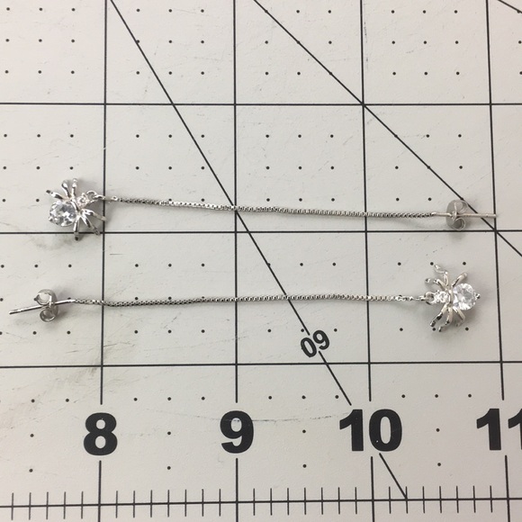 Silver long chain spider web dangle earrings - Picture 4 of 4